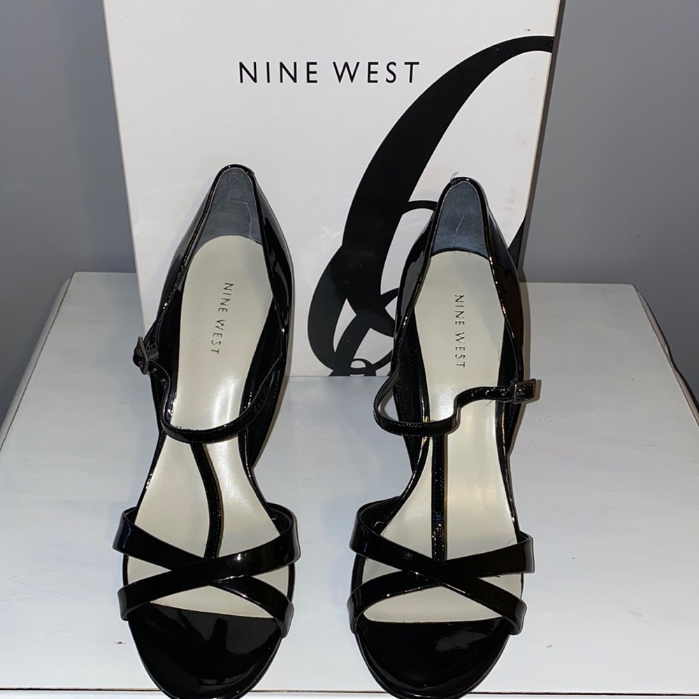 Nine West Black Patent Heels Size 8. EUC